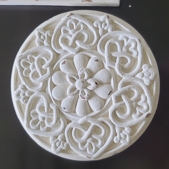 Central Park Plaques Set of 3 Wall Decor Distressed White- Southern Living@Home - Picture 7 of 15